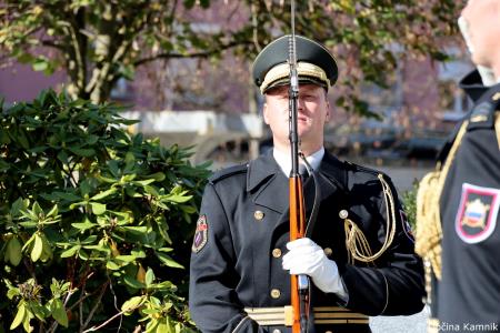 Ob 1. novembru smo se s polaganjem cvetja k osrednjim kamniškim spomenikom poklonili žrtvam vojn (12)